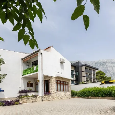 Guest house Matija - 120m To The Baska Voda